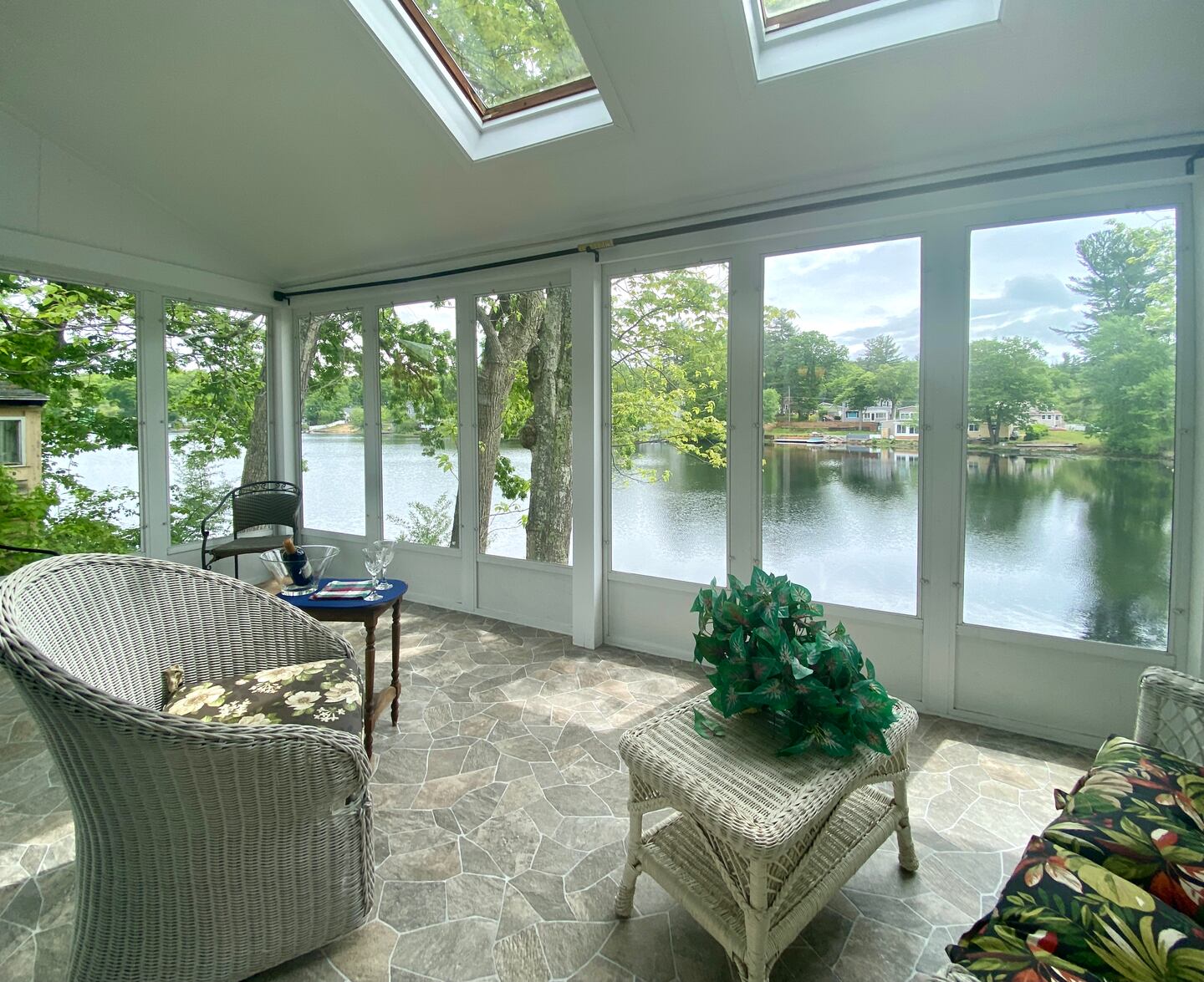 Sunroom for Sale – Premium Glass Sunrooms Built to Last